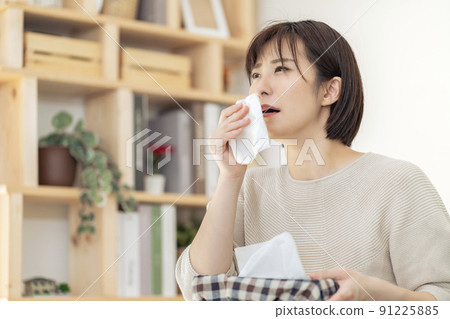 Women suffering from hay fever Women with hay fever 91225885