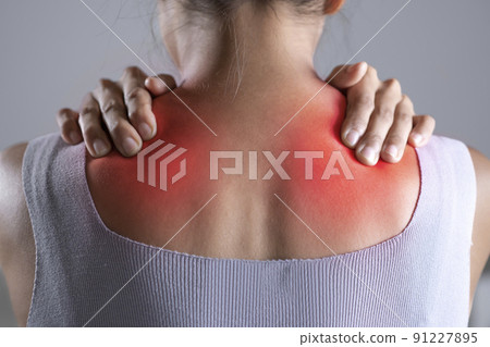 Asian woman has shoulder pain Asian woman has shoulder pain 91227895