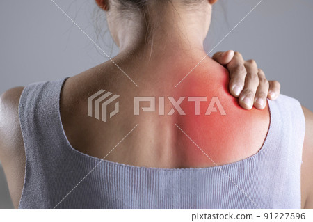 Asian woman has shoulder pain Asian woman has shoulder pain 91227896