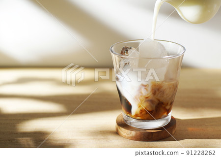 Pour ice coffee fresh milk Pour ice coffee fresh milk 91228262