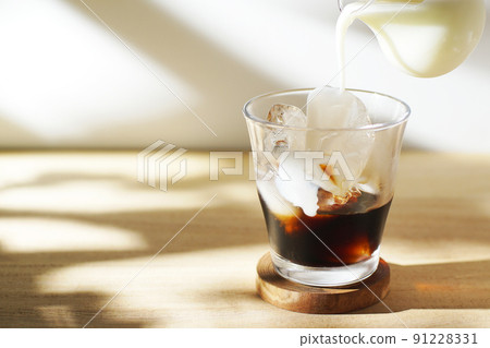 Pour ice coffee fresh milk Pour ice coffee fresh milk 91228331