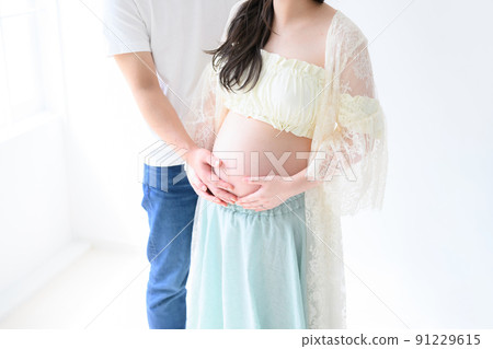 Couple maternity photo Couple maternity photo 91229615