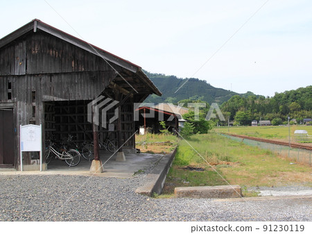 "Cargo shed No. 1" and home that remain next to Mimasaka-Takio Station on the JR Imbi Line that runs in Okayama Prefecture "Cargo shed No. 1" and home that remain next to Mimasaka-Takio Station on the JR Imbi Line that runs in Okayama Prefecture 91230119