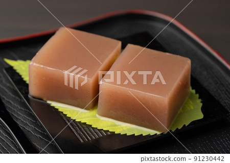 Mizuyokan (a type of confectionery made from water) 91230442