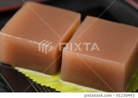 Mizuyokan (a type of confectionery made from water) 91230443