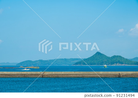 Blue sea Blue sky Ushibuka port overlooking the Nagashima strait 91231494