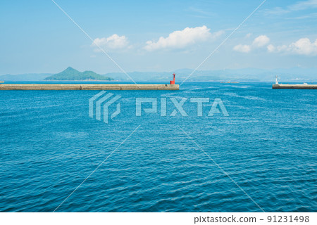 蔚藍的大海 藍天 牛深港俯瞰長島海峽 蔚藍的大海 藍天 牛深港俯瞰長島海峽 91231498