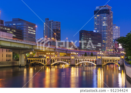 大阪中之島水翔橋夜景（從大江橋眺望） 91234424