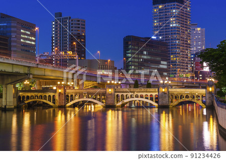 大阪中之島水翔橋夜景(從大江橋眺望) 大阪中之島水翔橋夜景(從大江橋眺望) 91234426
