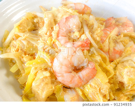 Chinese Shanghai cuisine, stir-fried garlic chives chicken (stir-fried shrimp and garlic chives) Chinese Shanghai cuisine, stir-fried garlic chives chicken (stir-fried shrimp and garlic chives) 91234935