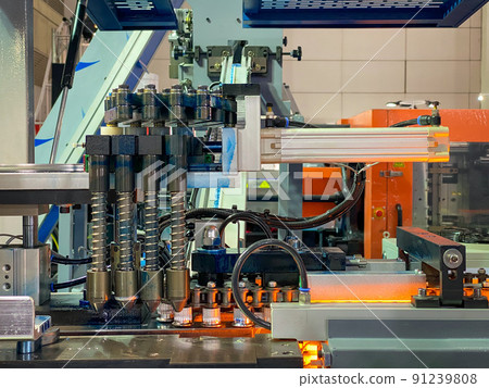 Automatic bottle-making machine Machine working in the factory 91239808