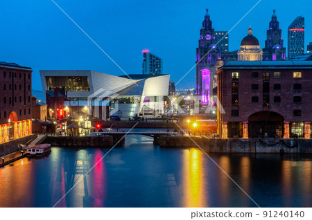 Liverpool Waterfront at night 91240140