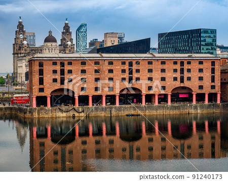 Early morning at Liverpool Waterfront 91240173