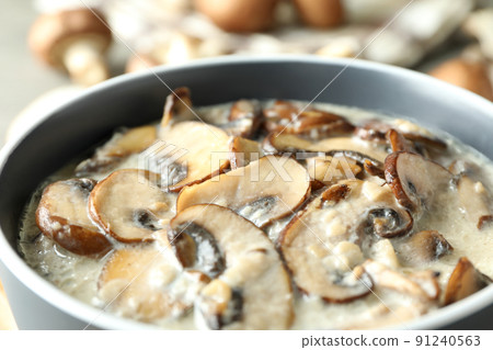Concept of tasty food with mushroom sauce, close up 91240563