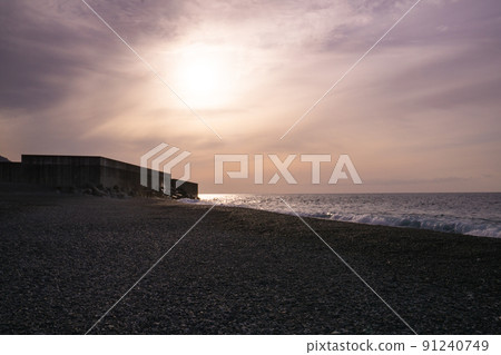 At dusk at Oyashirazu Beach in Niigata Prefecture 91240749
