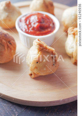 detail shot of a indian food singara on plate  91240936