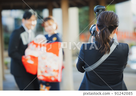 出差拍攝女攝影師 91242085