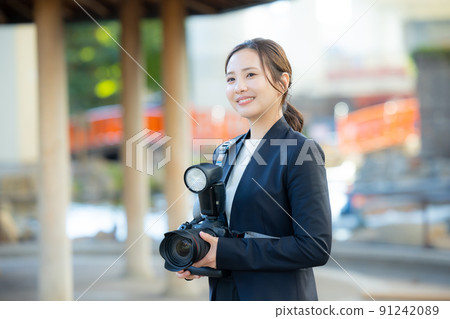 Business trip shooting female photographer Business trip shooting female photographer 91242089
