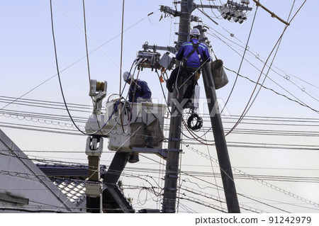 電氣工作的高空作業 電氣工作的高空作業 91242979