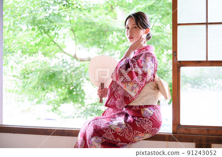 A beautiful woman looking back in a yukata A beautiful woman looking back in a yukata 91243052