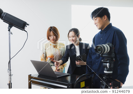拍攝客戶設計師攝影師 拍攝客戶設計師攝影師 91244079