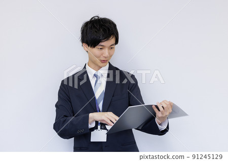Businessman suit male 91245129