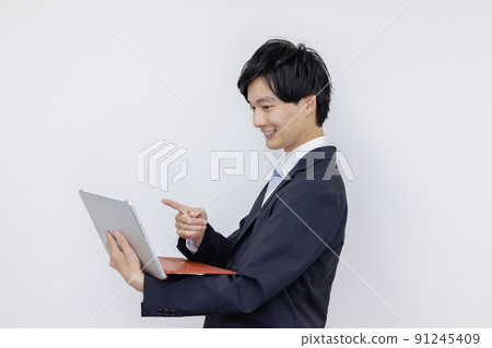 Businessman suit male 91245409