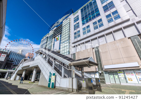 眺望日本橫濱市容中心北站前的購物小鎮“iti Aitai” 91245427