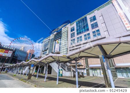 眺望日本橫濱市容中心北站前的購物小鎮“iti Aitai” 眺望日本橫濱市容中心北站前的購物小鎮“iti Aitai” 91245429