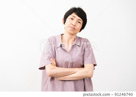 憤怒的中間女人 憤怒的中間女人 91246740