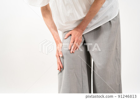 健康形象跪著的中間女人 91246813