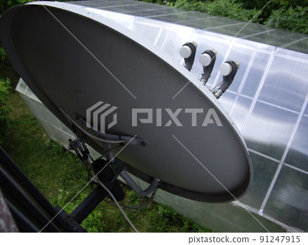 Satellite system for receiving a television signal in the house Satellite system for receiving a television signal in the house 91247915