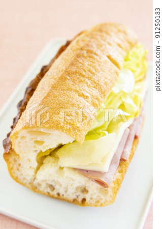 Delicious French bread Parisian sandwich Delicious French bread Parisian sandwich 91250183