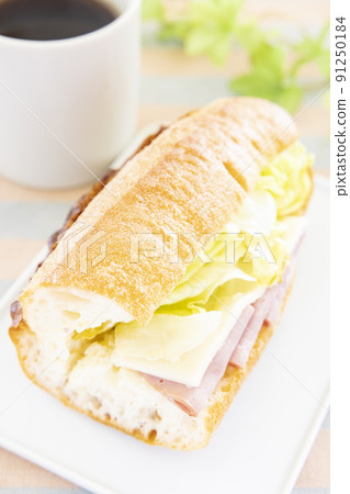 美味的法式麵包 Jambon 三明治和咖啡 美味的法式麵包 Jambon 三明治和咖啡 91250184