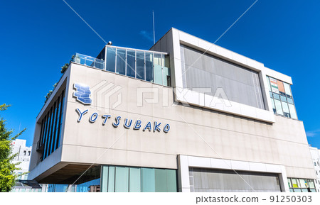 View of the commercial facility "Yotsubako" in front of Center Kitaekizen, Yokohama Cityscape of Japan 91250303