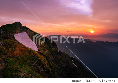 (Gunma Prefecture) Tanigawadake mountaintop view, sunrise and mountain range (Gunma Prefecture) Tanigawadake mountaintop view, sunrise and mountain range 91252673