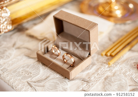 Pair of gold wedding rings in the gold box 91258152