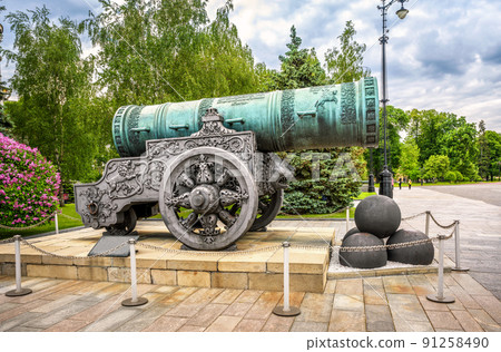 Tsar Cannon (King of Cannons) in Moscow Kremlin, Russia Tsar Cannon (King of Cannons) in Moscow Kremlin, Russia 91258490