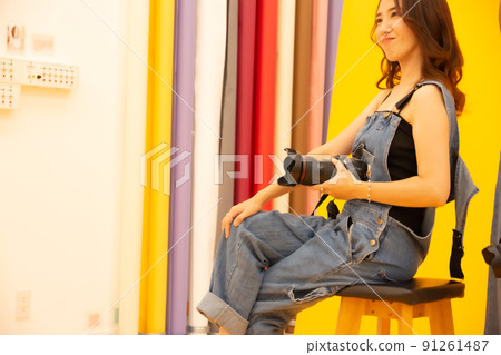 Female photographer 91261487