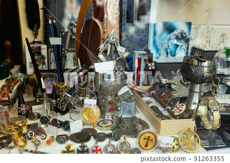 Artisanal metal forged handicrafts on display at gift shop in Toledo 91263355