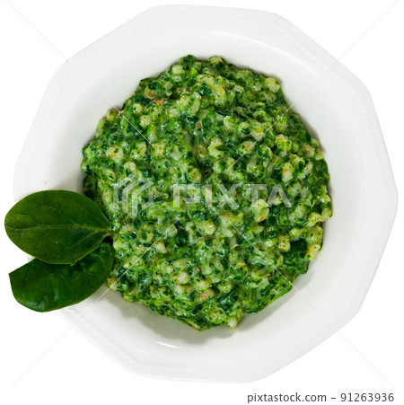 Orzotto with spinach in round plate 91263936