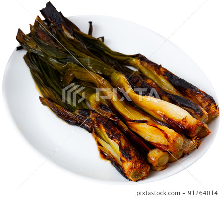 Traditional spanish foods - calsot, romesco, butifarra closeup 91264014
