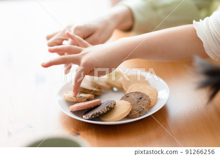 桌上的餅乾 91266256