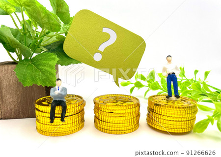 A businessman thinking about money questions 91266626