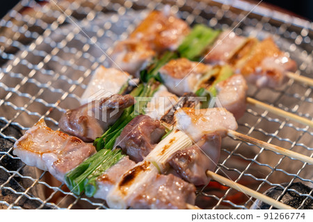 用七林（備長炭）烤製的“烤雞肉串” 91266774