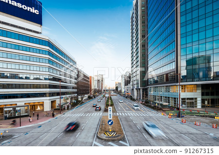 Main street in a big city (Sakura-dori, Nagoya) 91267315