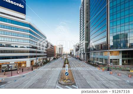 Main street in a big city (Sakura-dori, Nagoya) 91267316