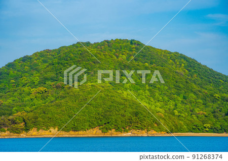 湛藍天空中閃耀的山峰仙水島 湛藍天空中閃耀的山峰仙水島 91268374