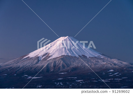 《Yamanashi Prefecture》 A spectacular view of Mt. Fuji and Japan floating in the sea of clouds 91269602