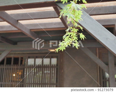 古民居屋簷上掛藍楓 古民居屋簷上掛藍楓 91273079